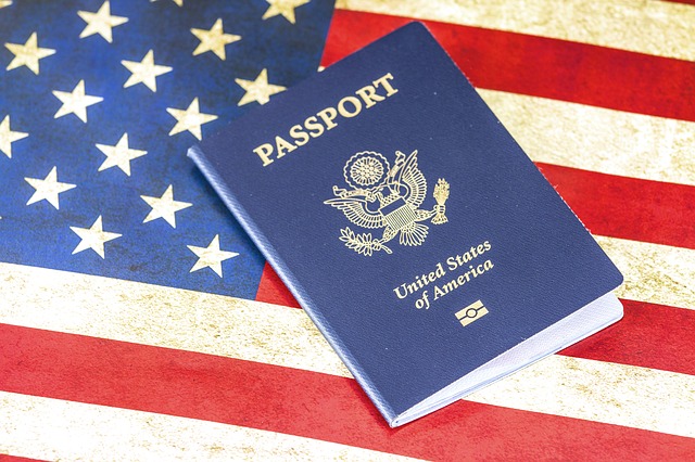 Посольство США возобновляет выдачу виз в регионах РФ